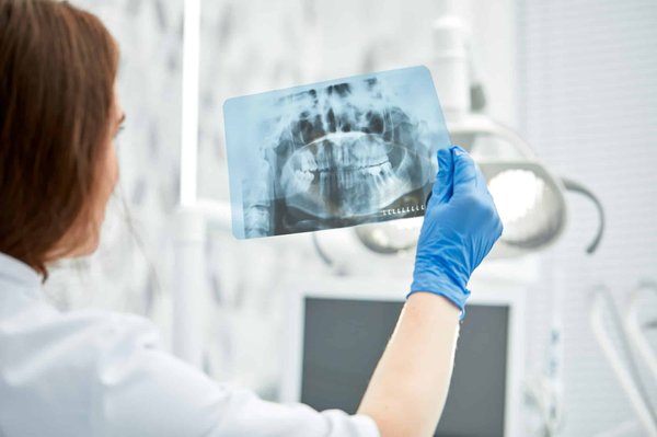 Le Centre dentaire GK offre-t-il des services de radiologie dentaire numérique ?